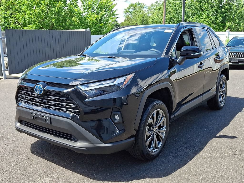 Certified 2022 Toyota RAV4 XLE Premium AWD/4WD image 3