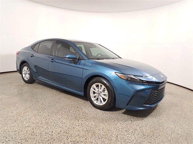 Used 2025 Toyota Camry LE w/ Convenience Package image 4