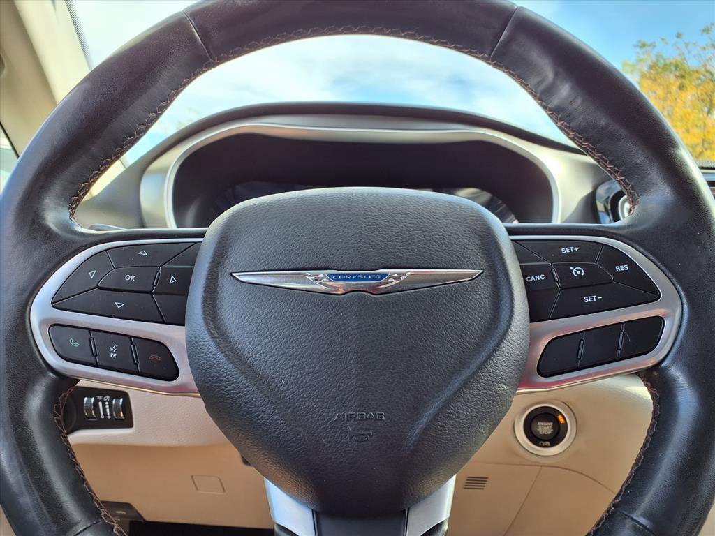 Used 2020 Chrysler Pacifica Touring-L image 26