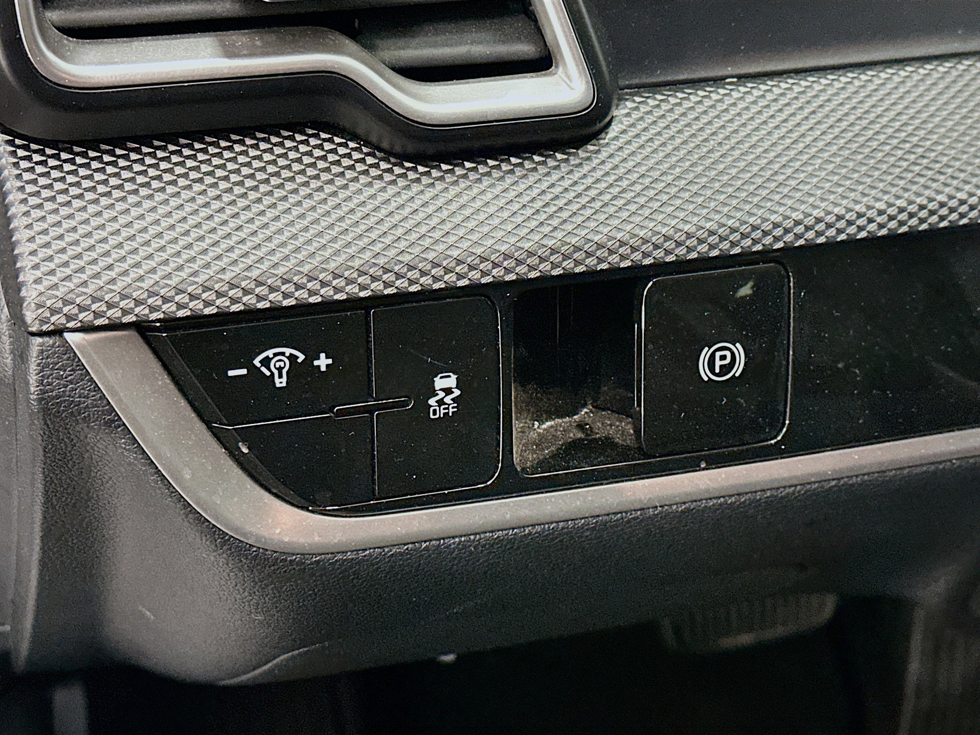 Used 2025 Kia Sportage LX image 17