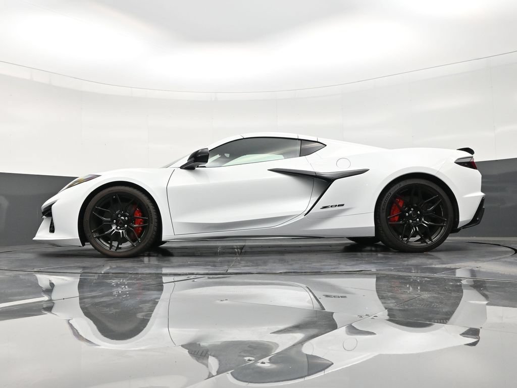 Used 2025 Chevrolet Corvette Z06 RWD image 22