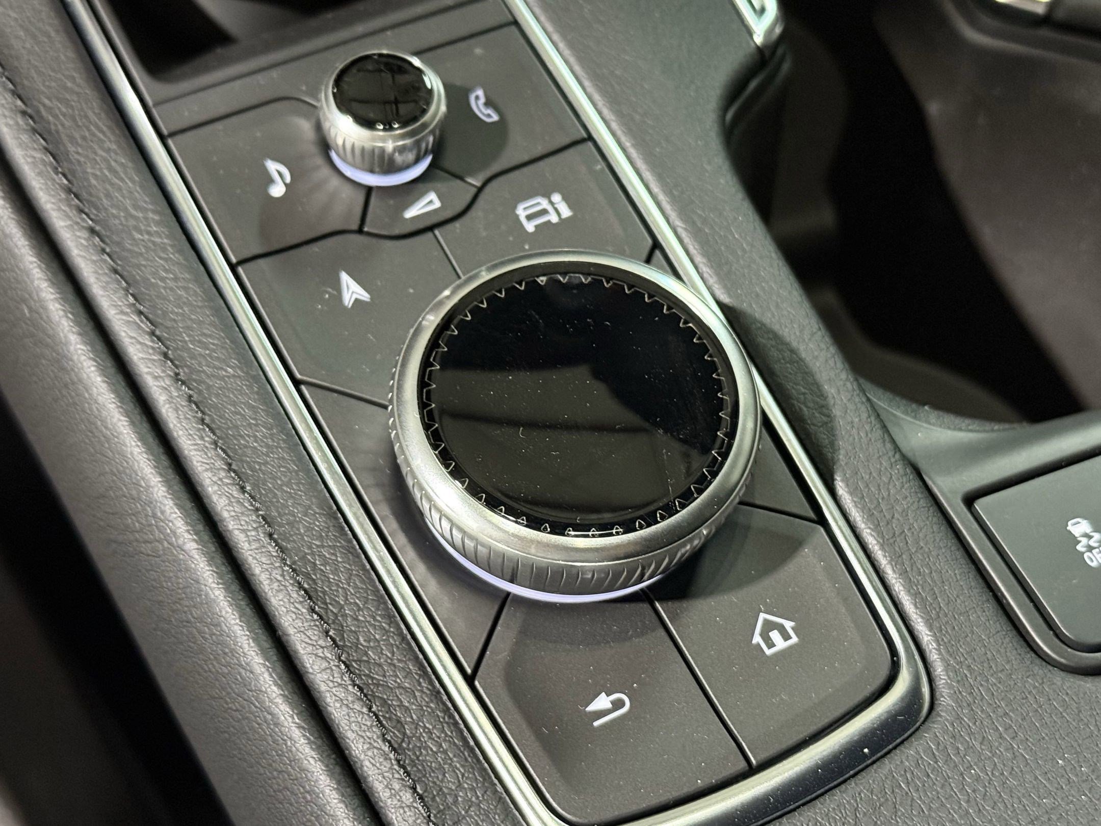 New 2025 Cadillac XT4 Premium Luxury image 30