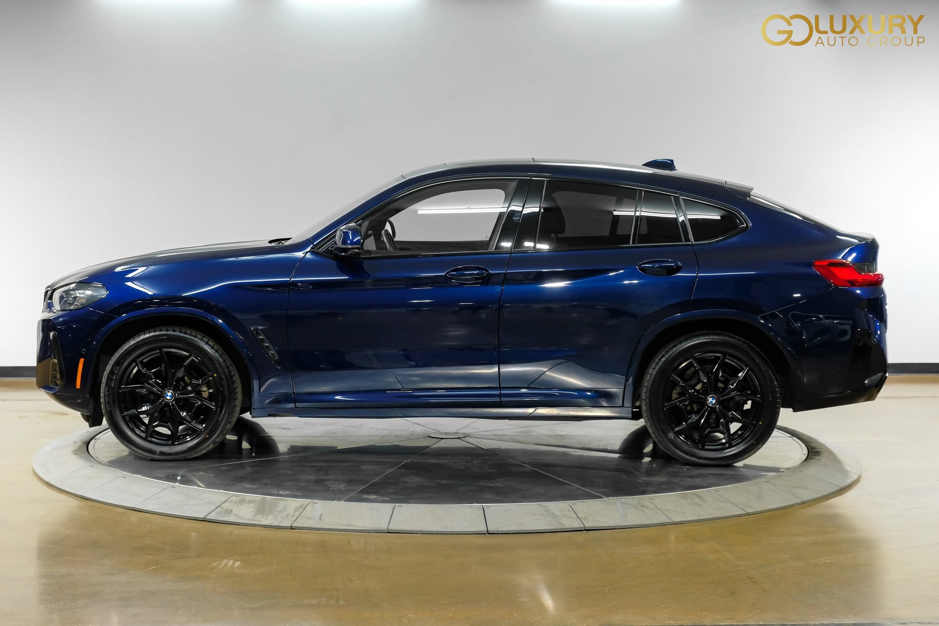 Used 2024 BMW X4 xDrive30i w/ M Sport Package AWD/4WD image 12