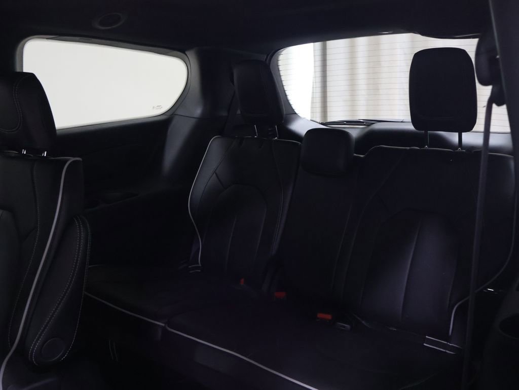 New 2027 Chrysler Pacifica Limited AWD/4WD image 10