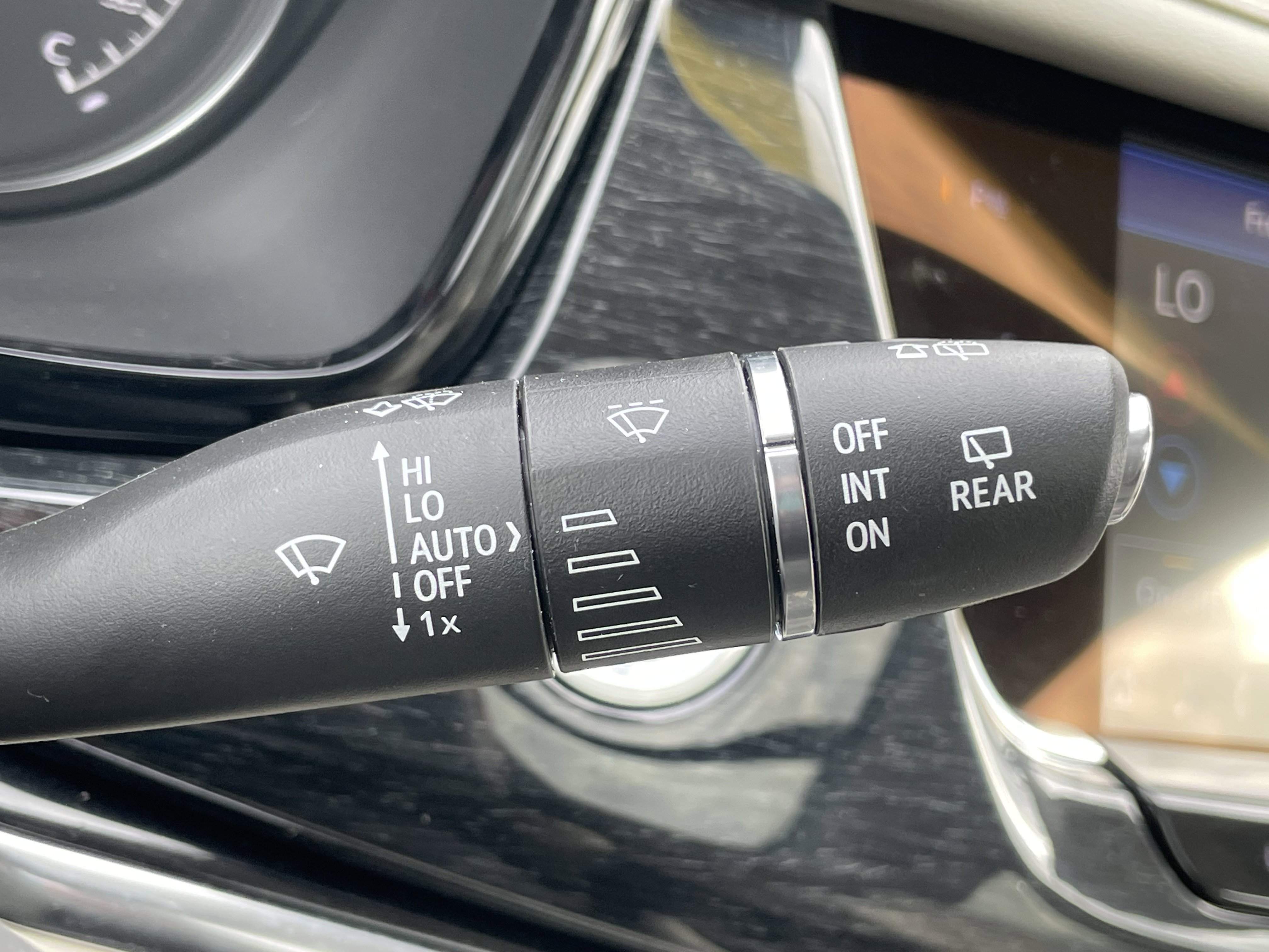 Used 2023 Cadillac XT6 Premium Luxury w/ Technology Package image 18
