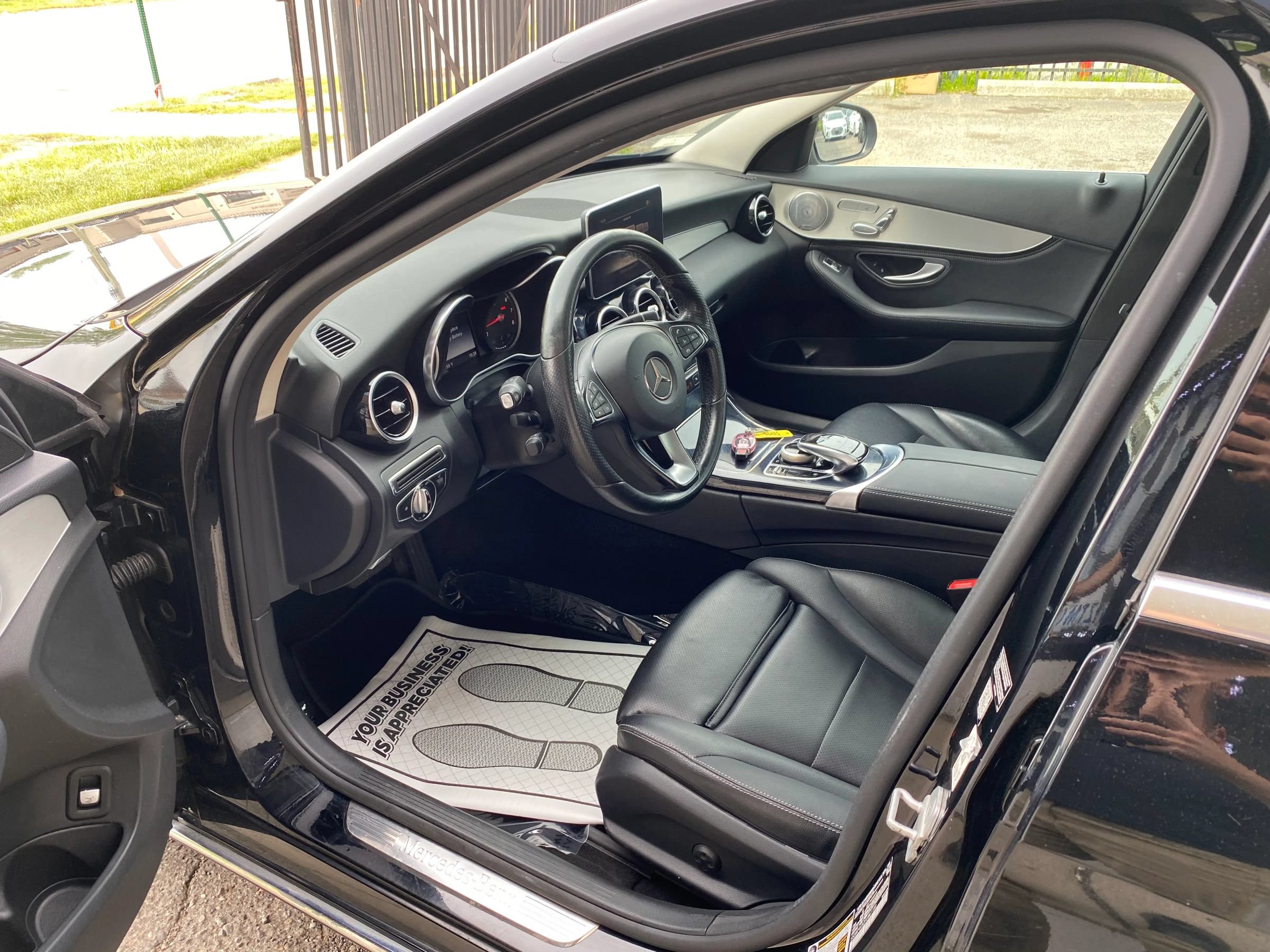 Used 2015 Mercedes-Benz C 300 4MATIC Sedan image 3