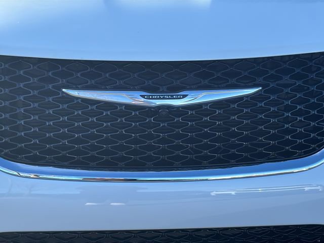 New 2026 Chrysler Pacifica Select image 9