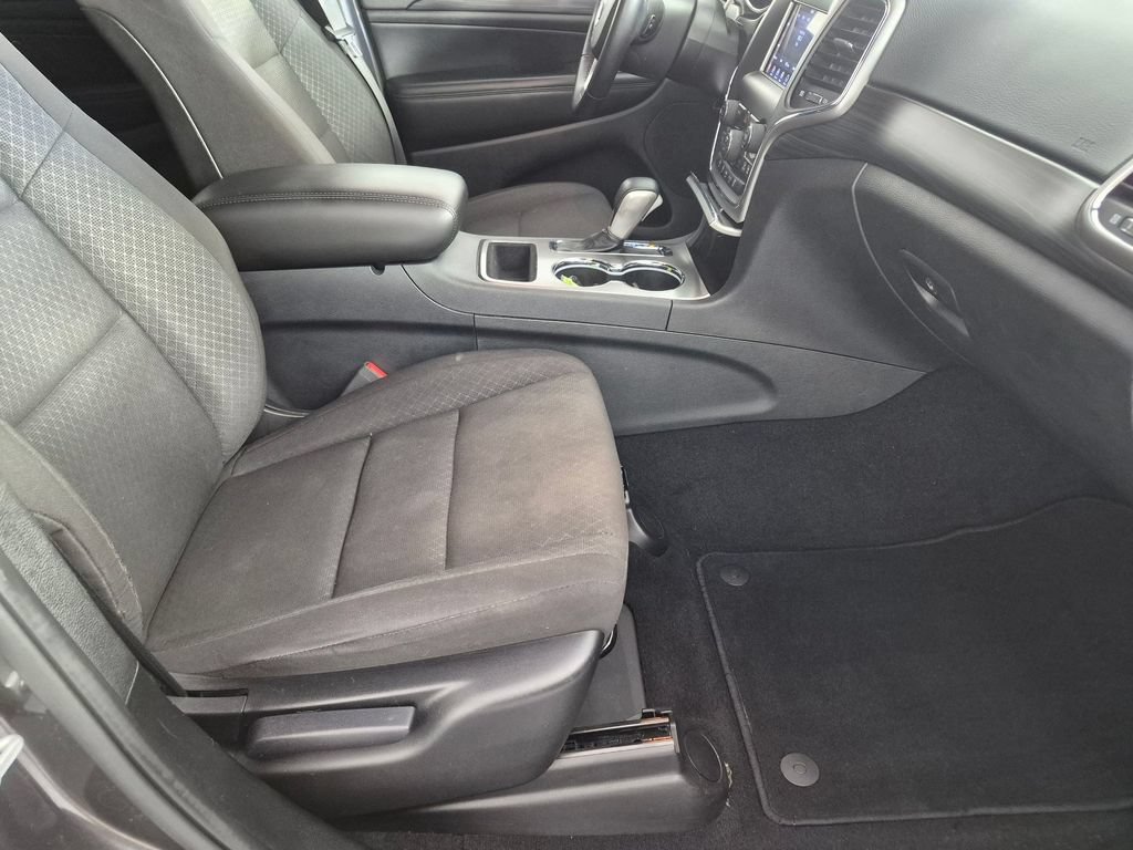 Used 2020 Jeep Grand Cherokee Laredo RWD image 31