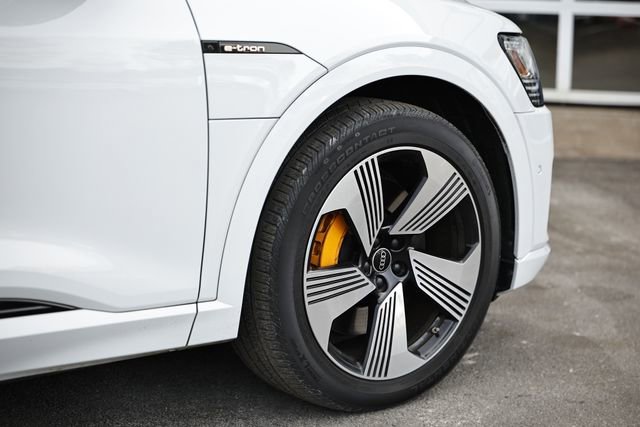 Used 2022 Audi e-tron Premium Plus image 5