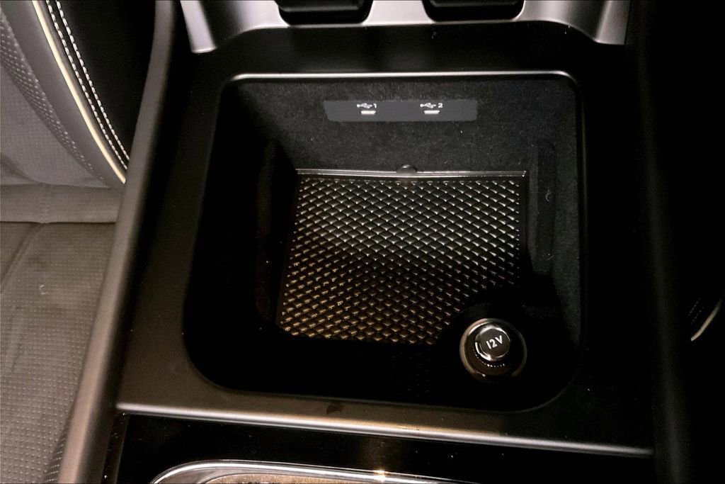 Used 2023 Bentley Bentayga image 36