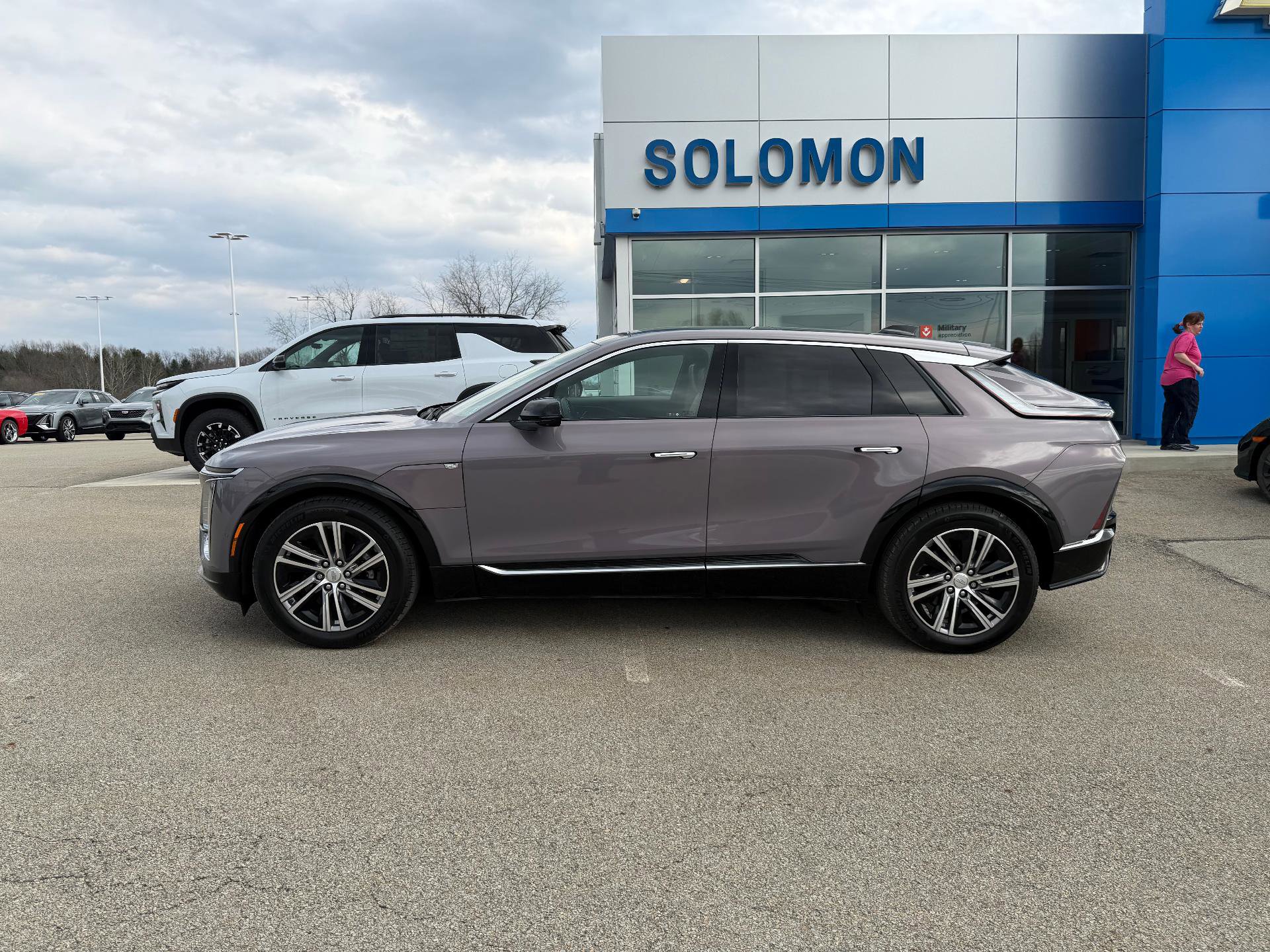 Certified 2024 Cadillac Lyriq Luxury w/ Nappa Leather Package image 3