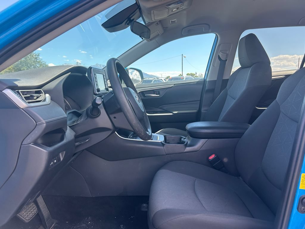 Used 2021 Toyota RAV4 XLE AWD/4WD image 25