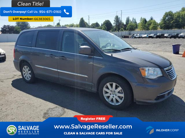 Used 2015 Chrysler Town & Country Touring image 5