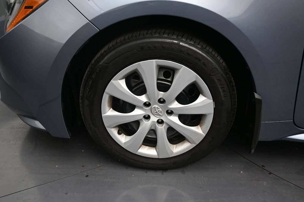 Used 2025 Toyota Corolla LE FWD image 9