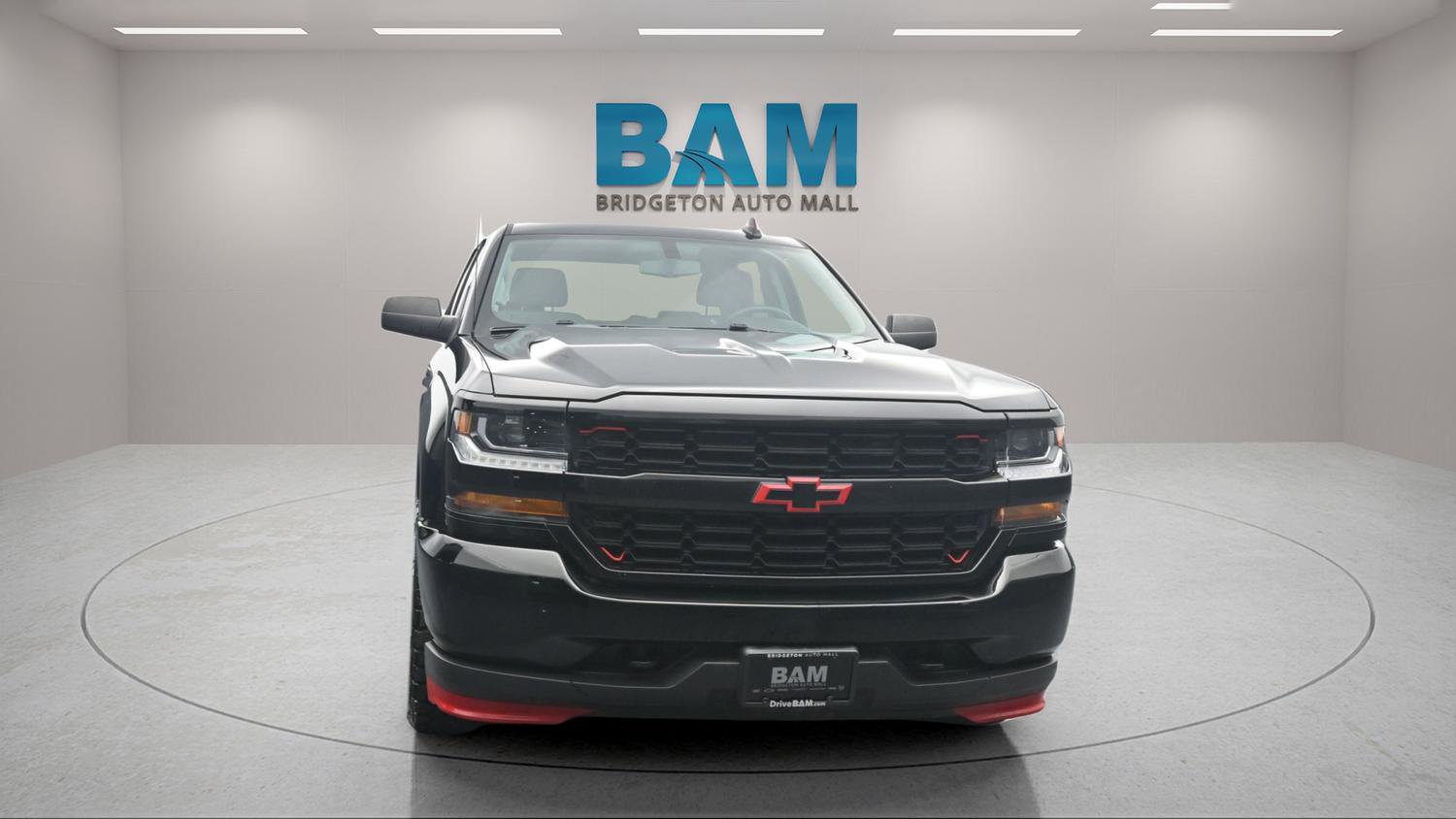 Used 2018 Chevrolet Silverado 1500 Custom w/ Custom Value Package image 3