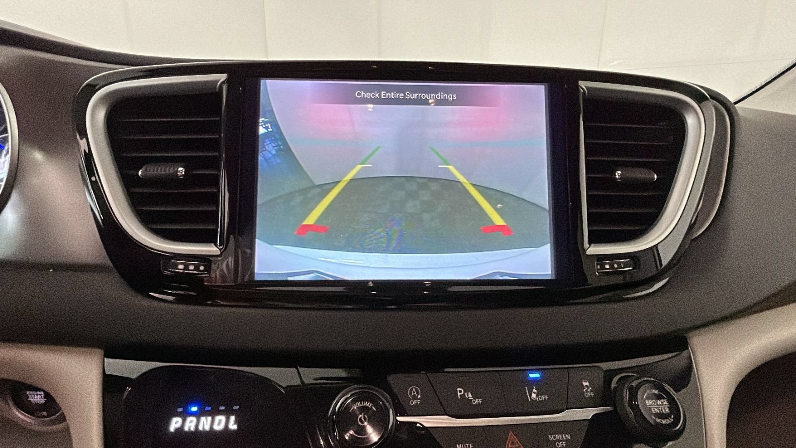 Used 2024 Chrysler Pacifica Touring-L FWD image 27