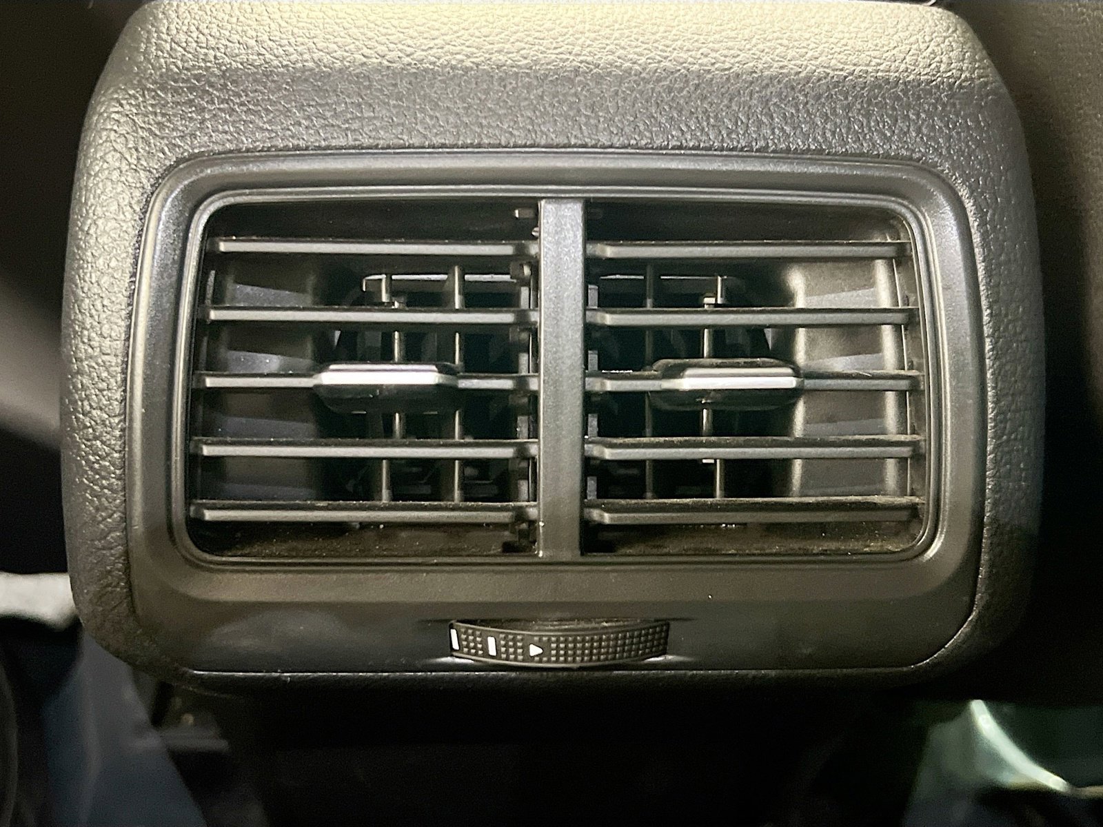 Used 2016 Volkswagen Golf R 4-Door image 18