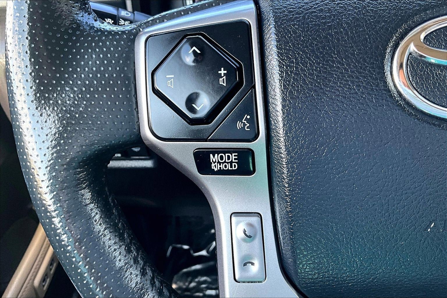 Used 2023 Toyota 4Runner Limited AWD/4WD image 17