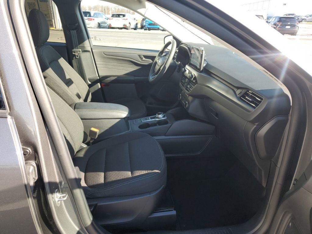 Used 2025 Ford Escape Active image 32