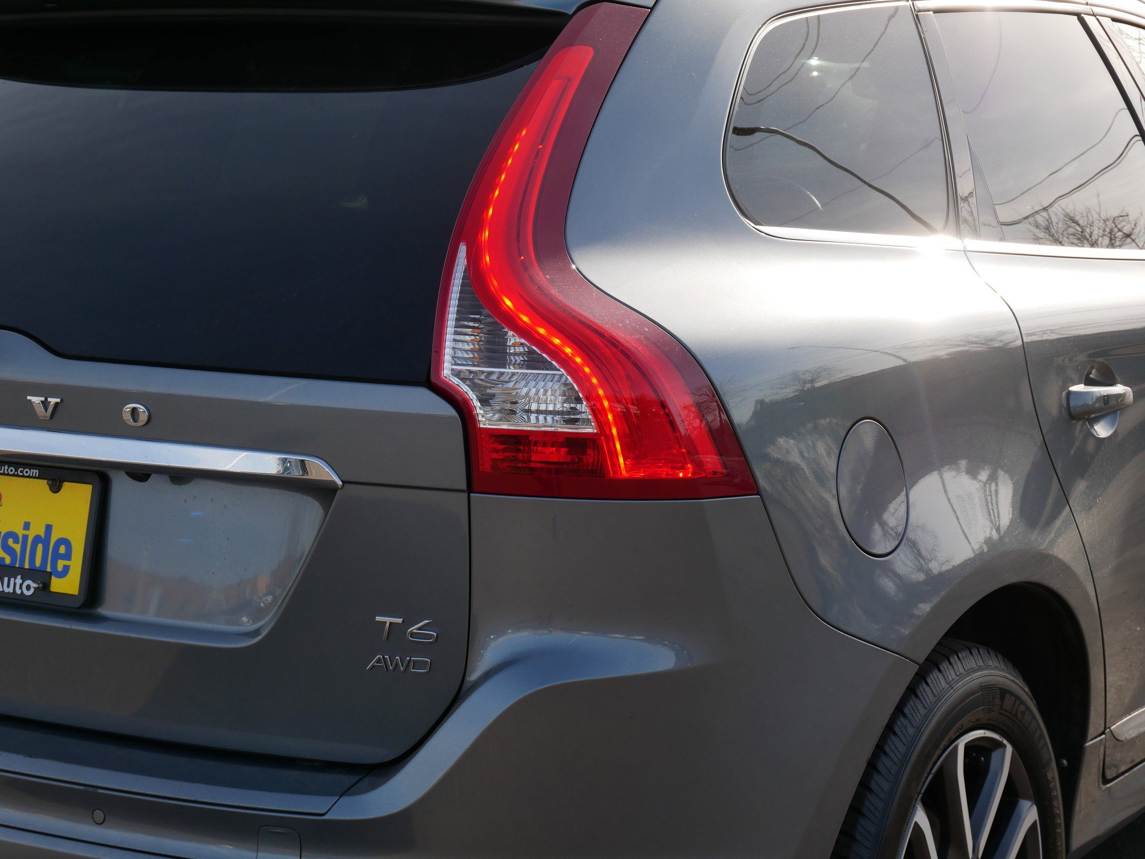 Used 2017 Volvo XC60 T6 Dynamic w/ Preferred Option Package image 17