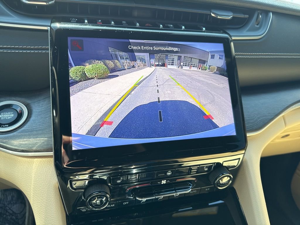 Certified 2023 Jeep Grand Cherokee Limited w/ Trailer Tow Prep Group (B) image 8