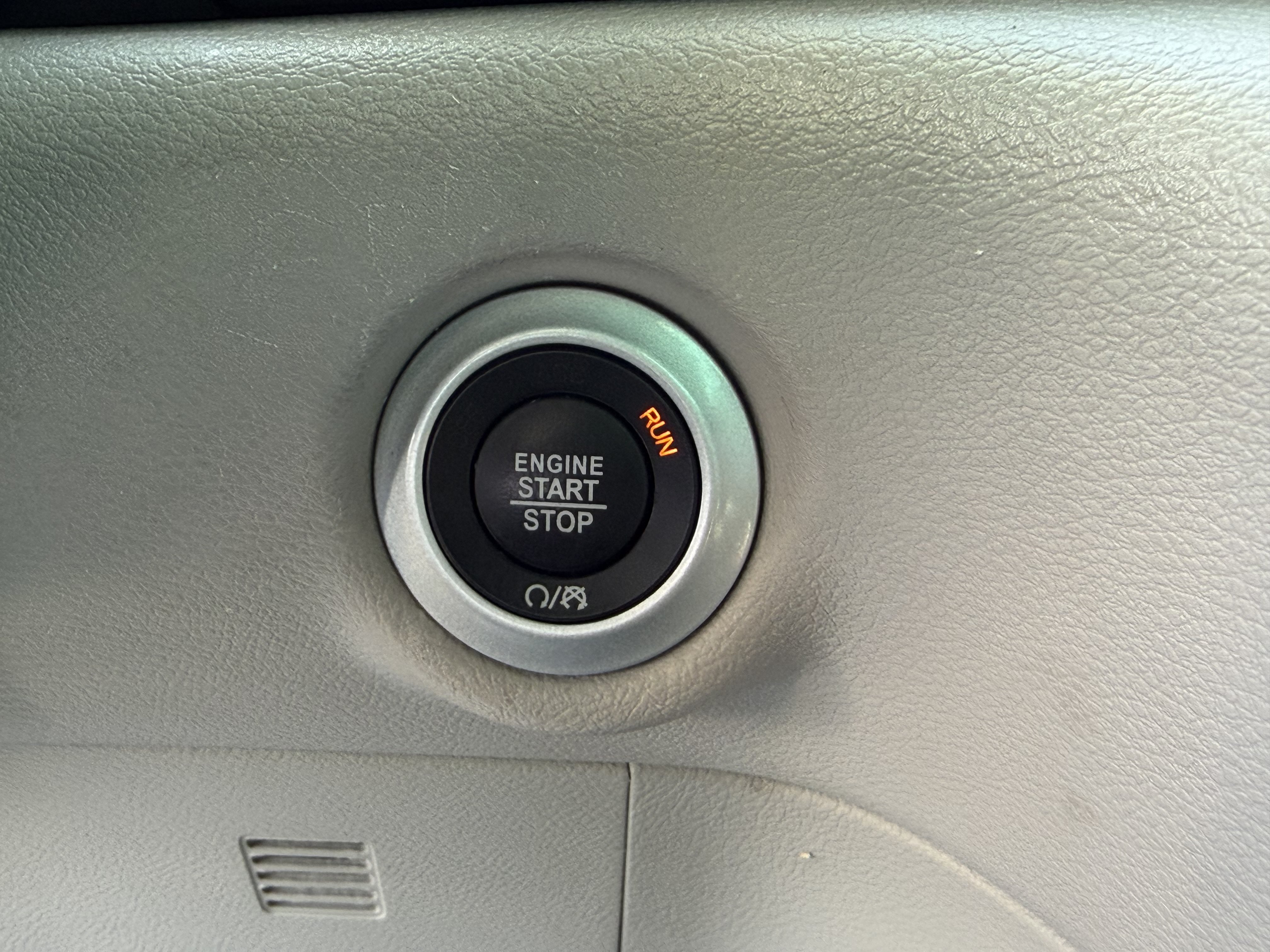 Certified 2024 Chrysler Pacifica Touring-L FWD image 27