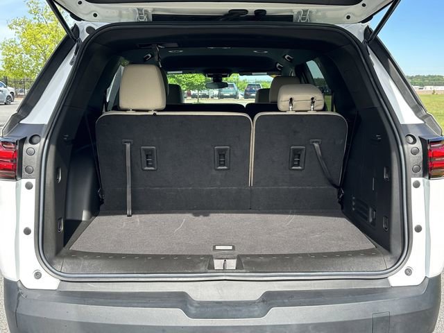 Used 2023 Chevrolet Traverse LS FWD image 19