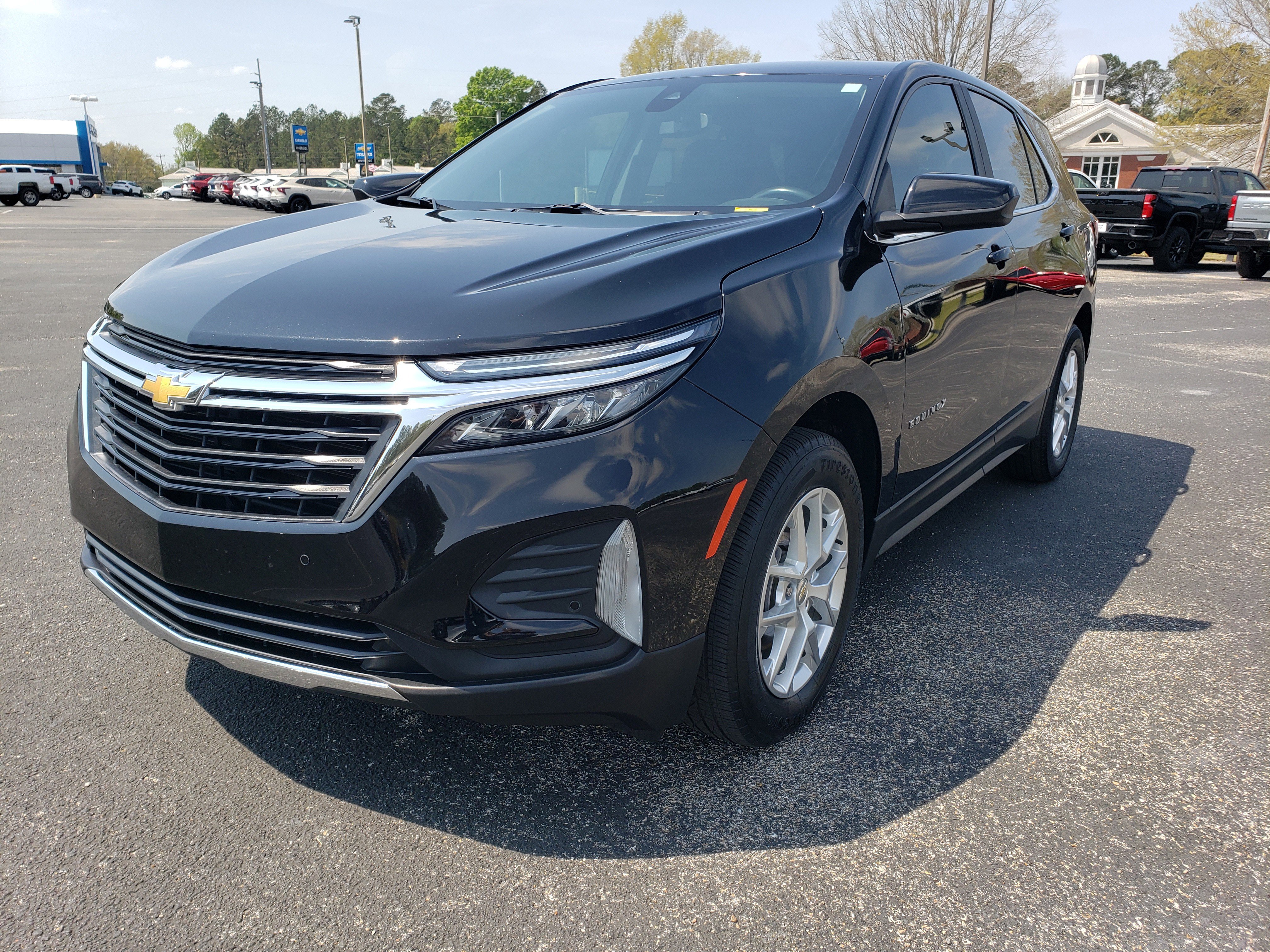 Used 2022 Chevrolet Equinox LT w/ Driver Convenience Package image 2