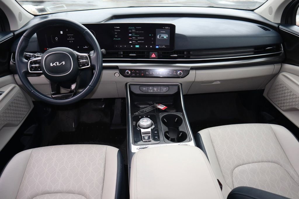 Used 2025 Kia Carnival SX FWD image 13