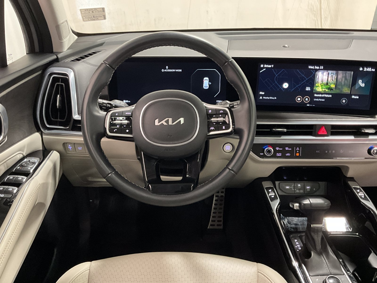 Used 2025 Kia Sorento SX AWD/4WD image 7