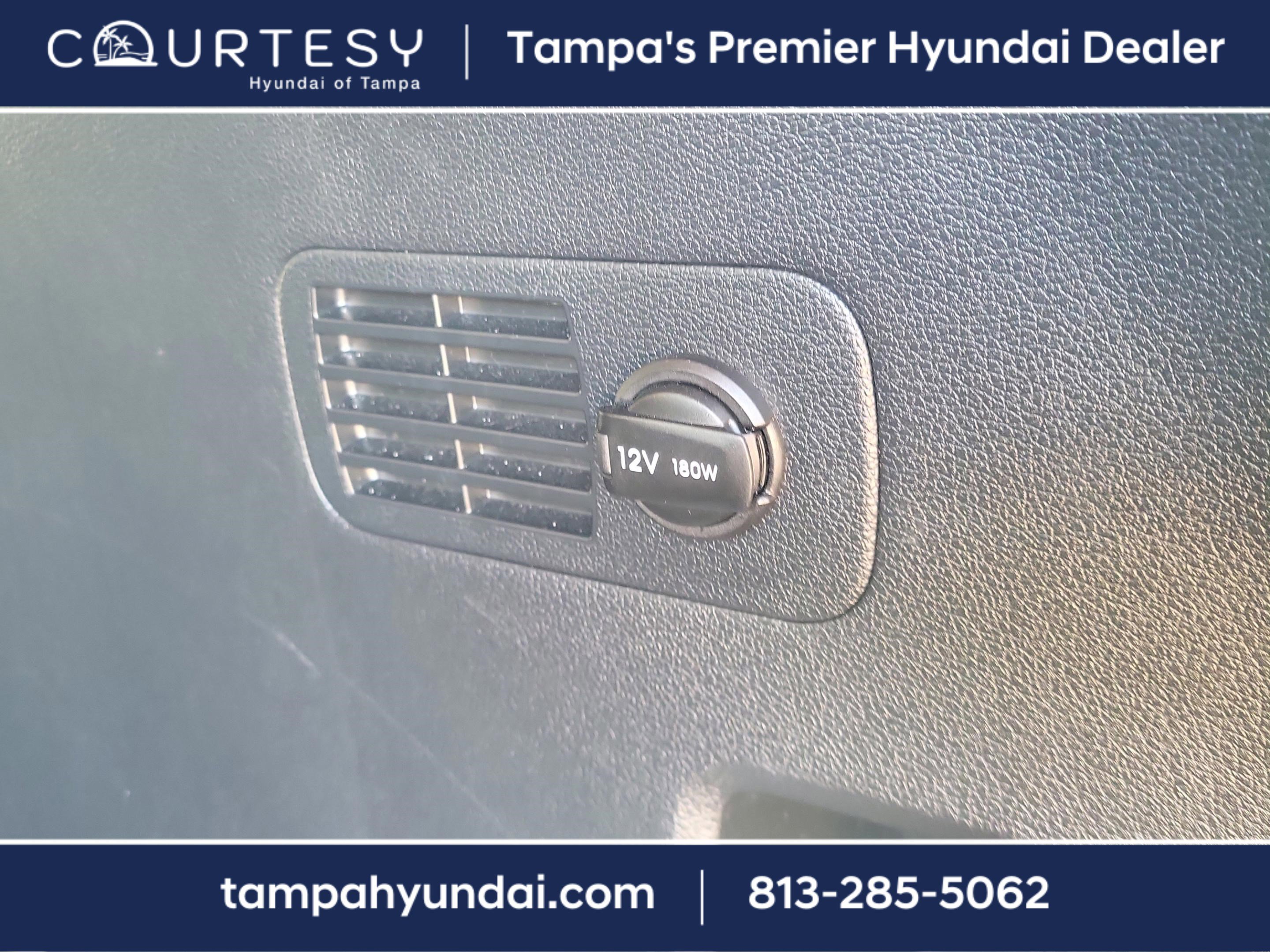 Used 2020 Hyundai Santa Fe SE image 8