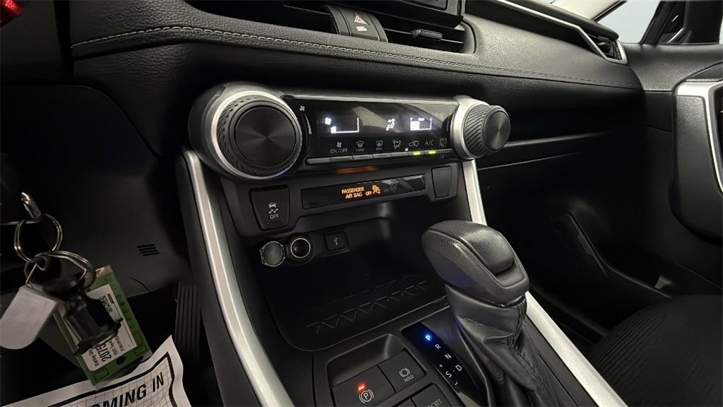 Used 2022 Toyota RAV4 LE image 21