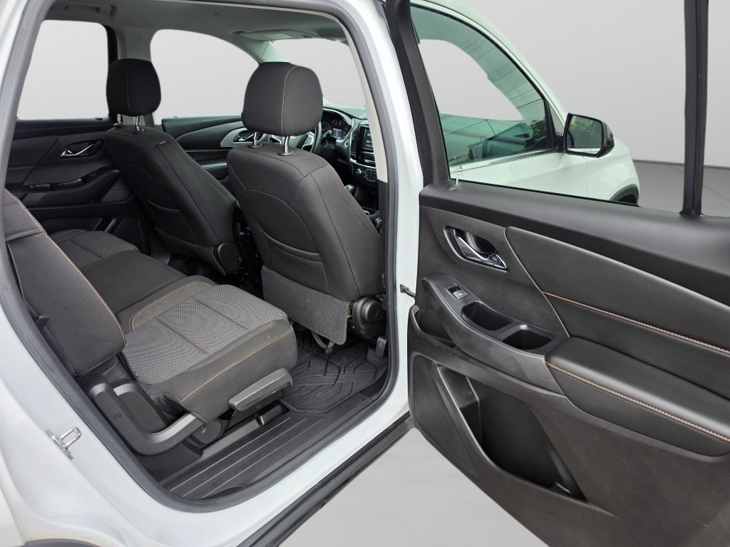 Used 2018 Chevrolet Traverse LS w/ LPO, Floor Liner Package AWD/4WD image 28