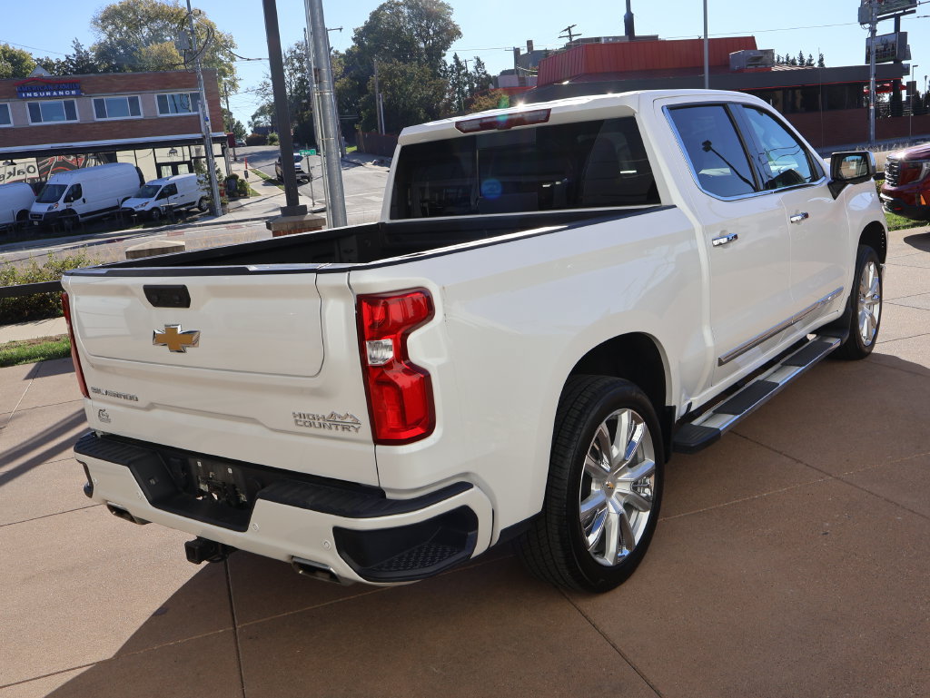 Used 2024 Chevrolet Silverado 1500 High Country w/ High Country Premium Package AWD/4WD image 4