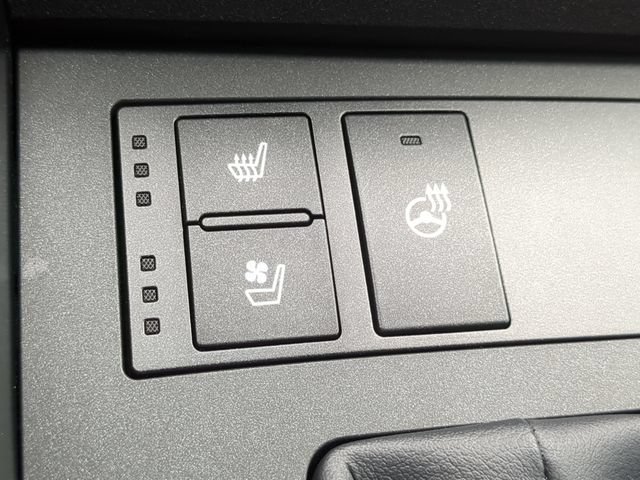 Used 2025 Lexus IS 350 F Sport w/ Navigation Package RWD image 28