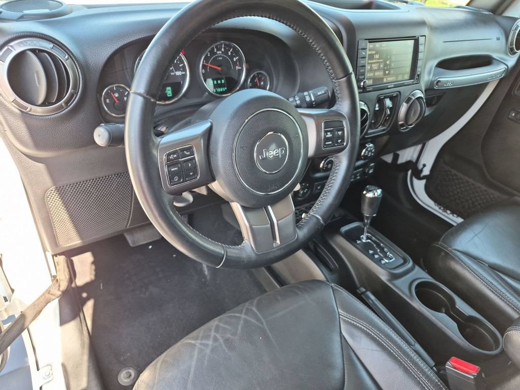 Used 2018 Jeep Wrangler Unlimited Sahara AWD/4WD image 11
