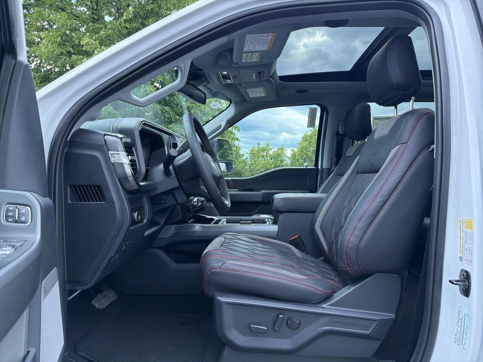 New 2026 Ford F250 Lariat w/ Black Appearance Package AWD/4WD image 27