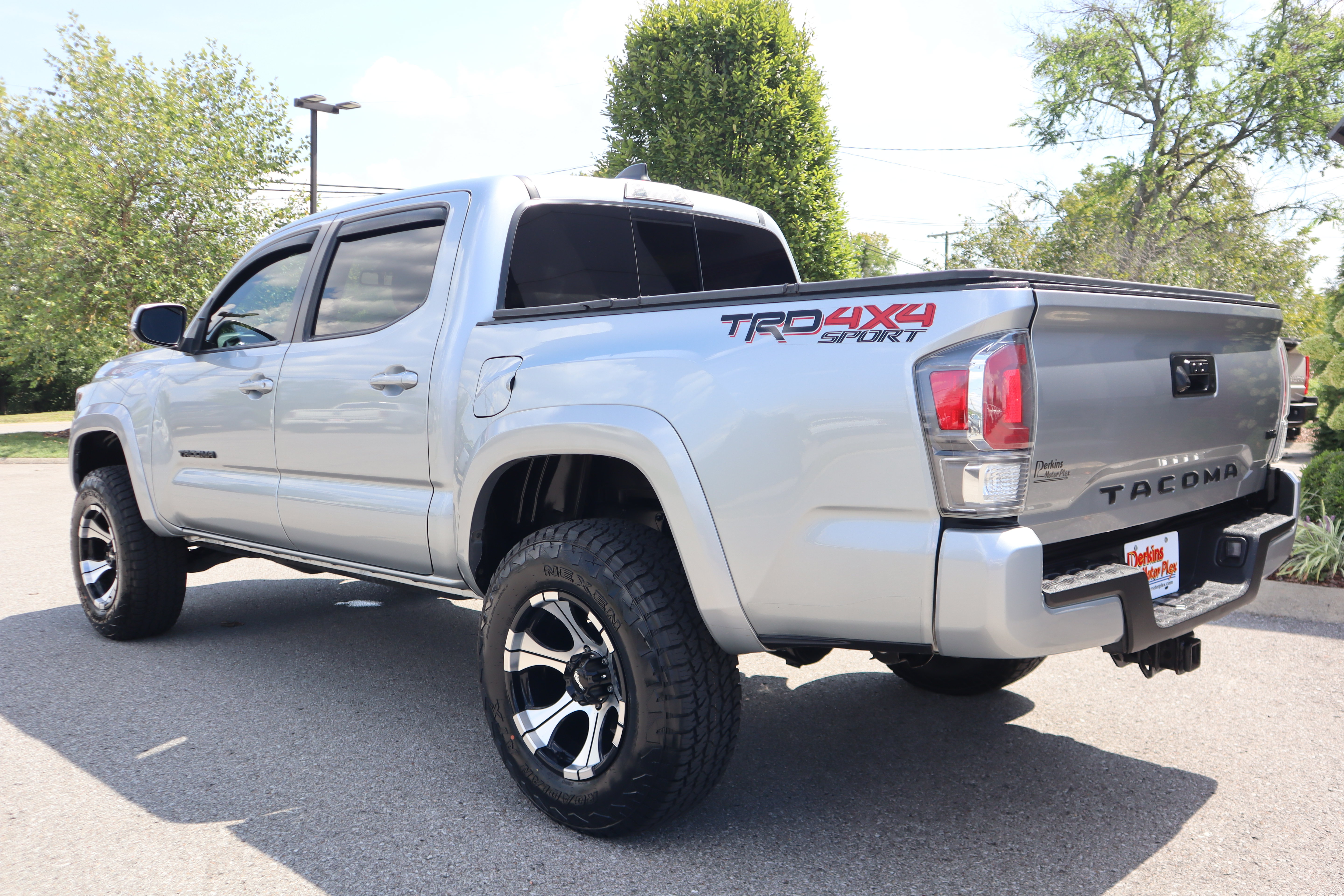 Used 2022 Toyota Tacoma TRD Sport AWD/4WD image 10