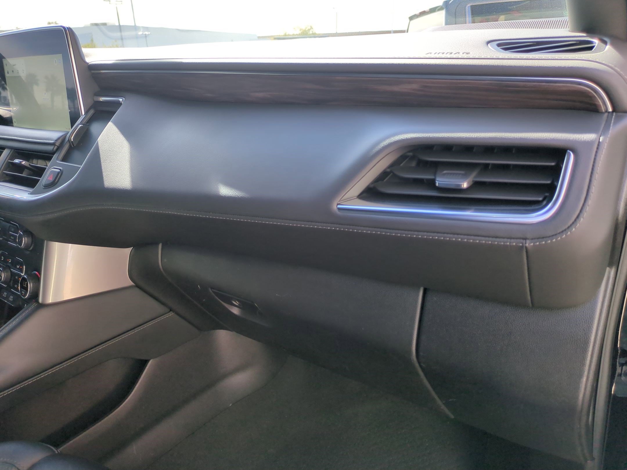 Used 2024 Chevrolet Suburban LT image 30