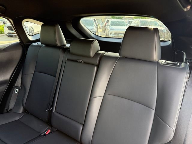 Used 2024 Toyota Venza XLE image 30