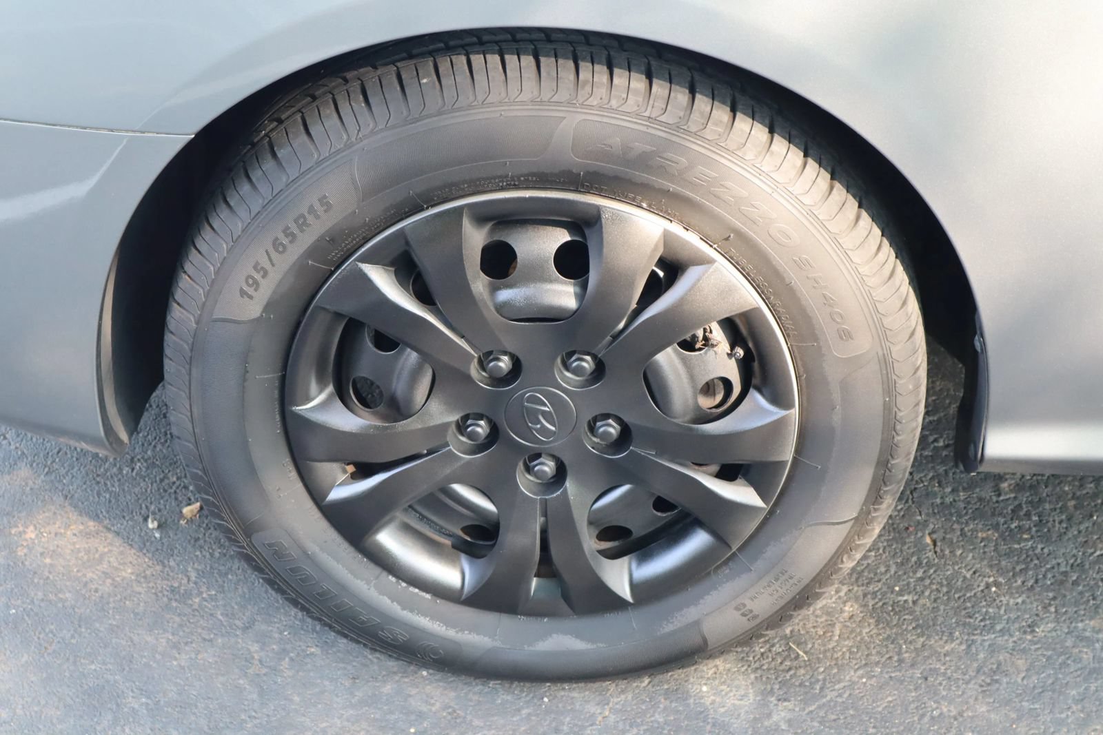 Used 2010 Hyundai Elantra GLS FWD image 27