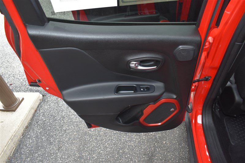 Used 2017 Jeep Renegade Trailhawk AWD/4WD image 23