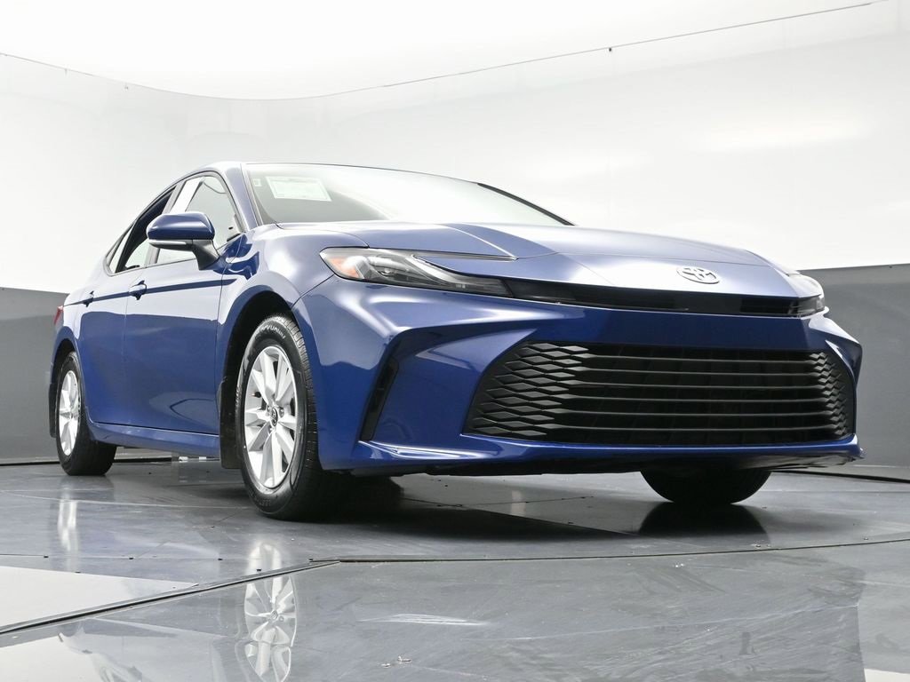Used 2025 Toyota Camry LE w/ Convenience Package image 57