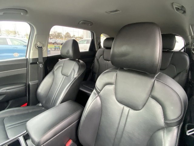 Used 2024 Kia Sorento S image 12