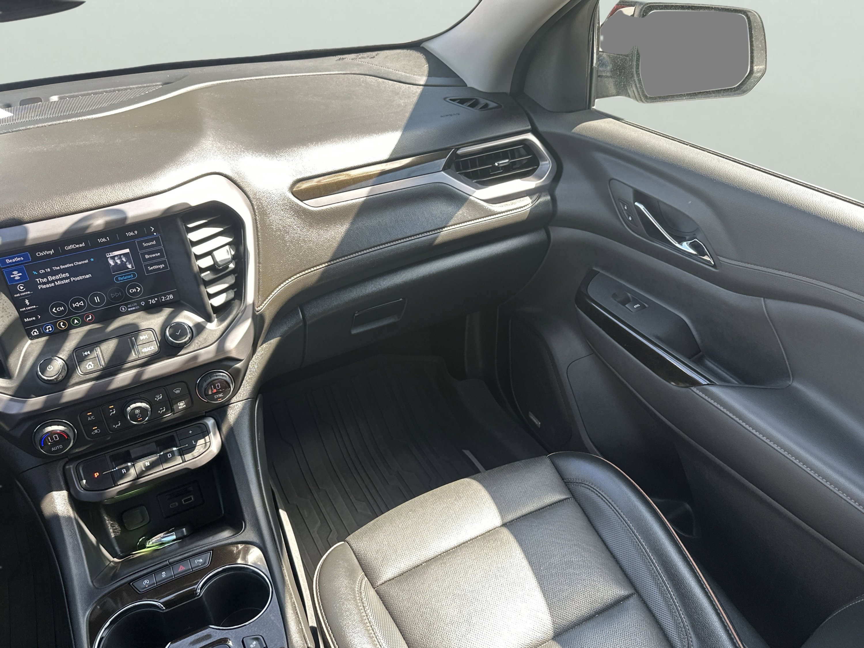 Used 2022 GMC Acadia AT4 w/ Technology Package image 15