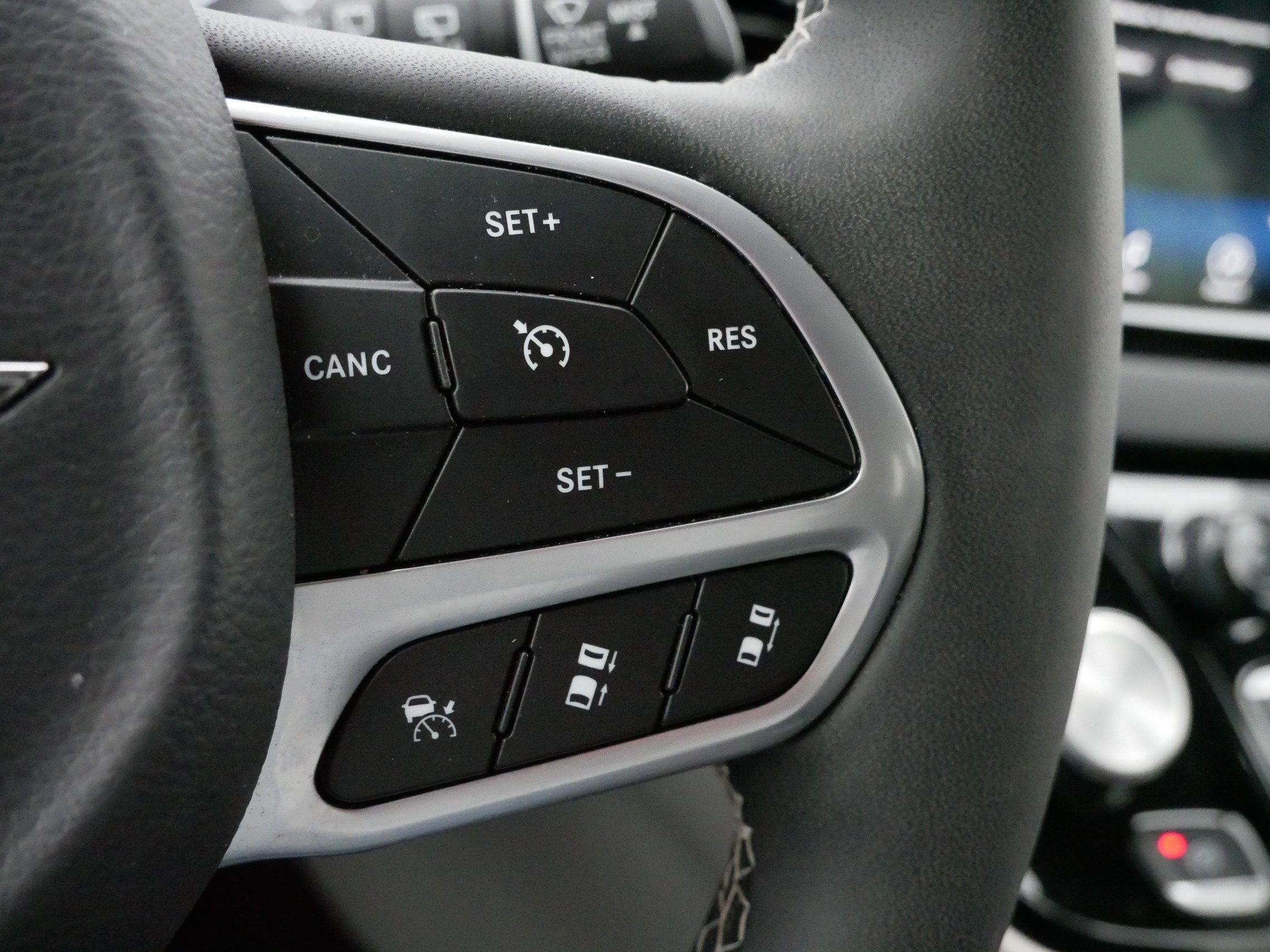 Used 2024 Chrysler Pacifica Touring-L image 25