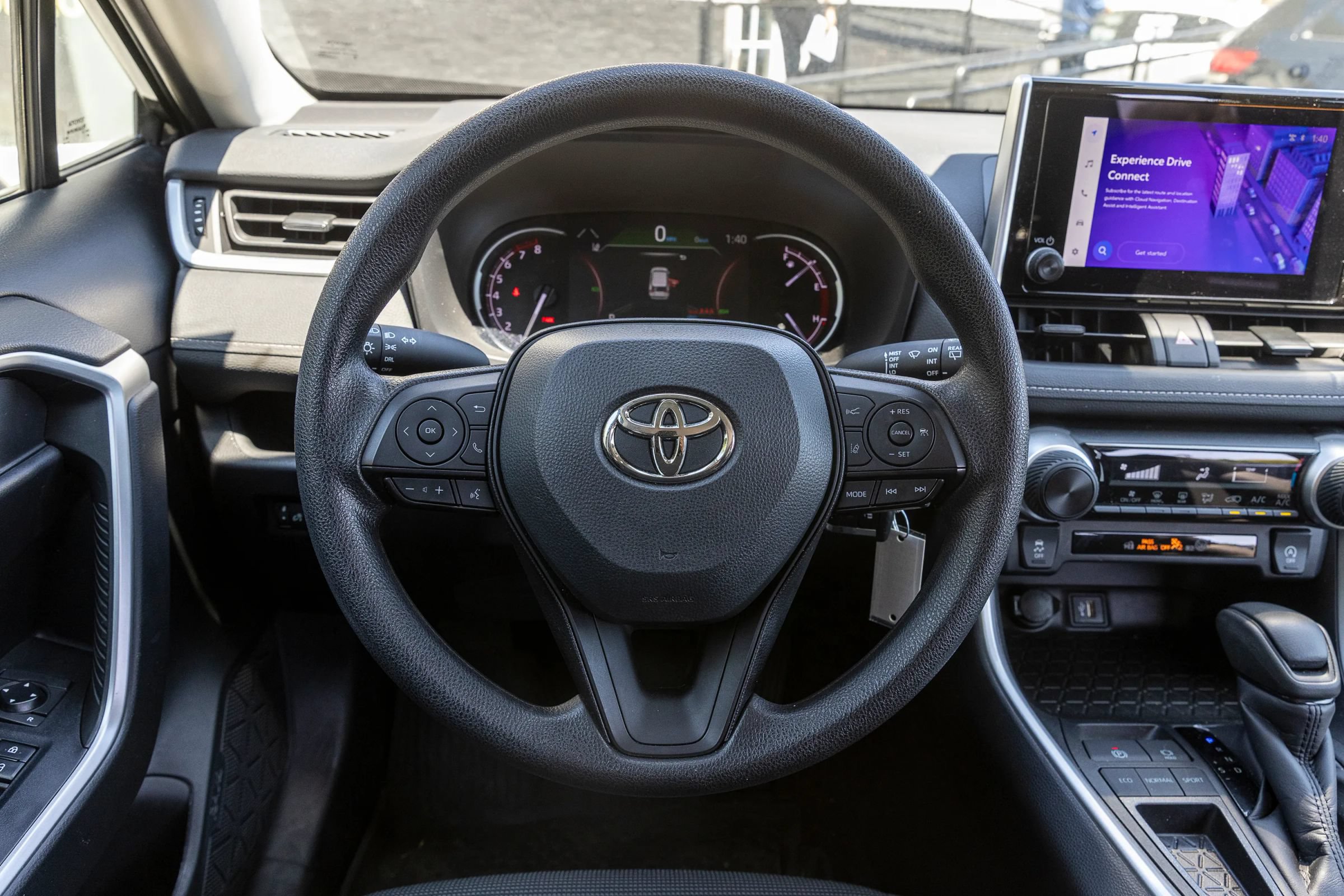 Used 2024 Toyota RAV4 LE FWD image 31
