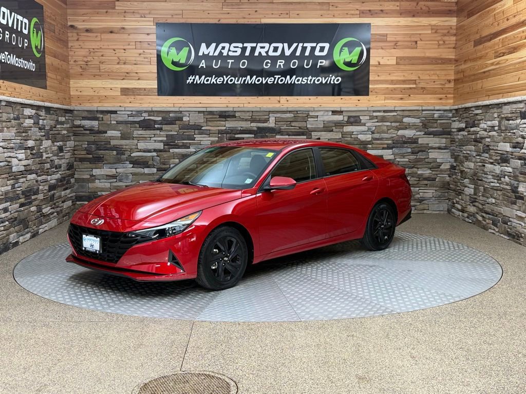 Used 2023 Hyundai Elantra SEL w/ Preferred Accessory Package image 4