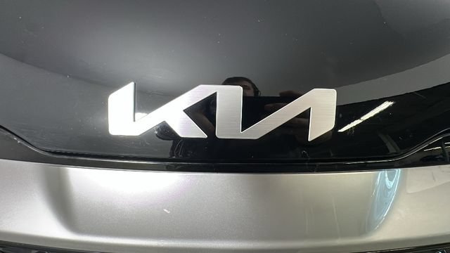 Used 2025 Kia Sportage EX FWD image 8