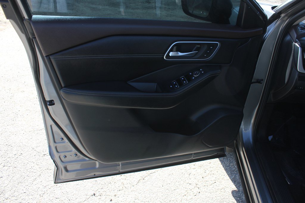 Used 2021 Nissan Rogue Platinum AWD/4WD image 26